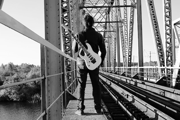 Insider Report: Guitarist’s Exit After Decade of Rock ‘n’ Roll